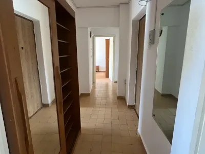 Apartament vanzare Sector 4 Bucuresti hol lung pe gresie